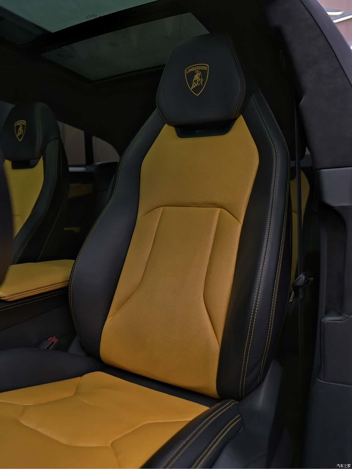 Lamborghini Urus, 2023 15