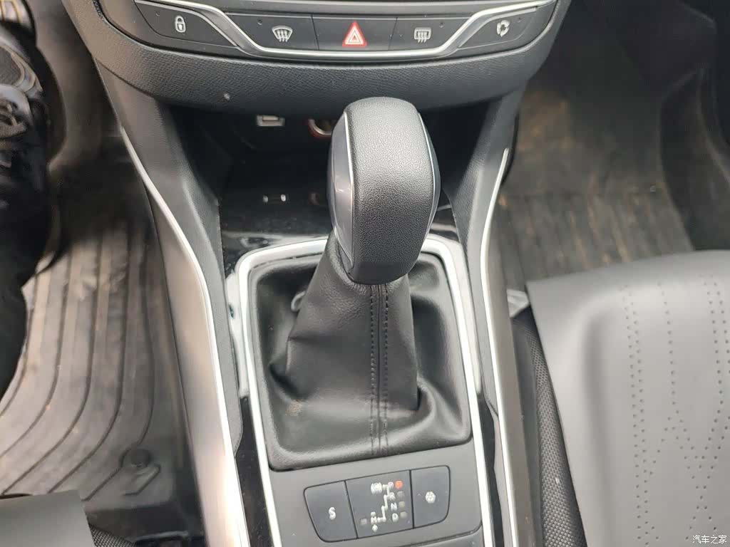 Peugeot 408, 2016 11