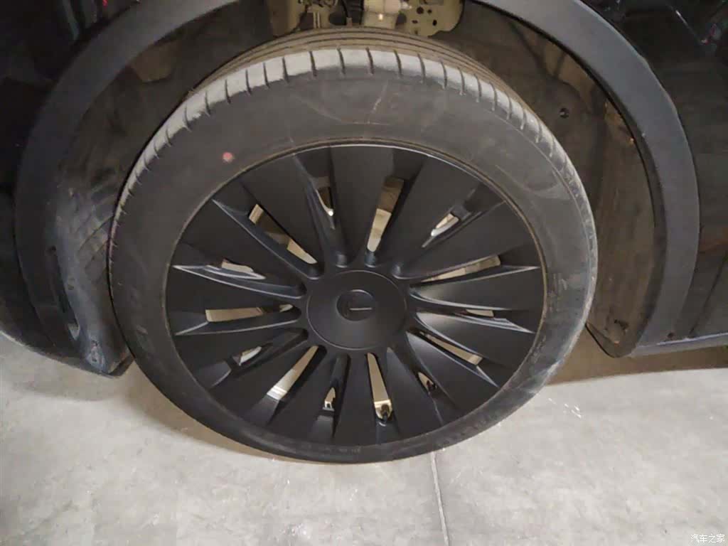 Tesla Model Y, 2023 23