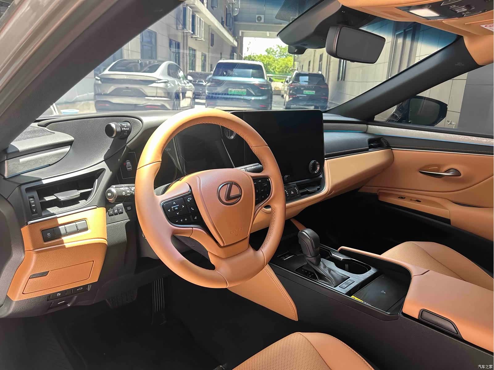 Lexus ES, 2025 13