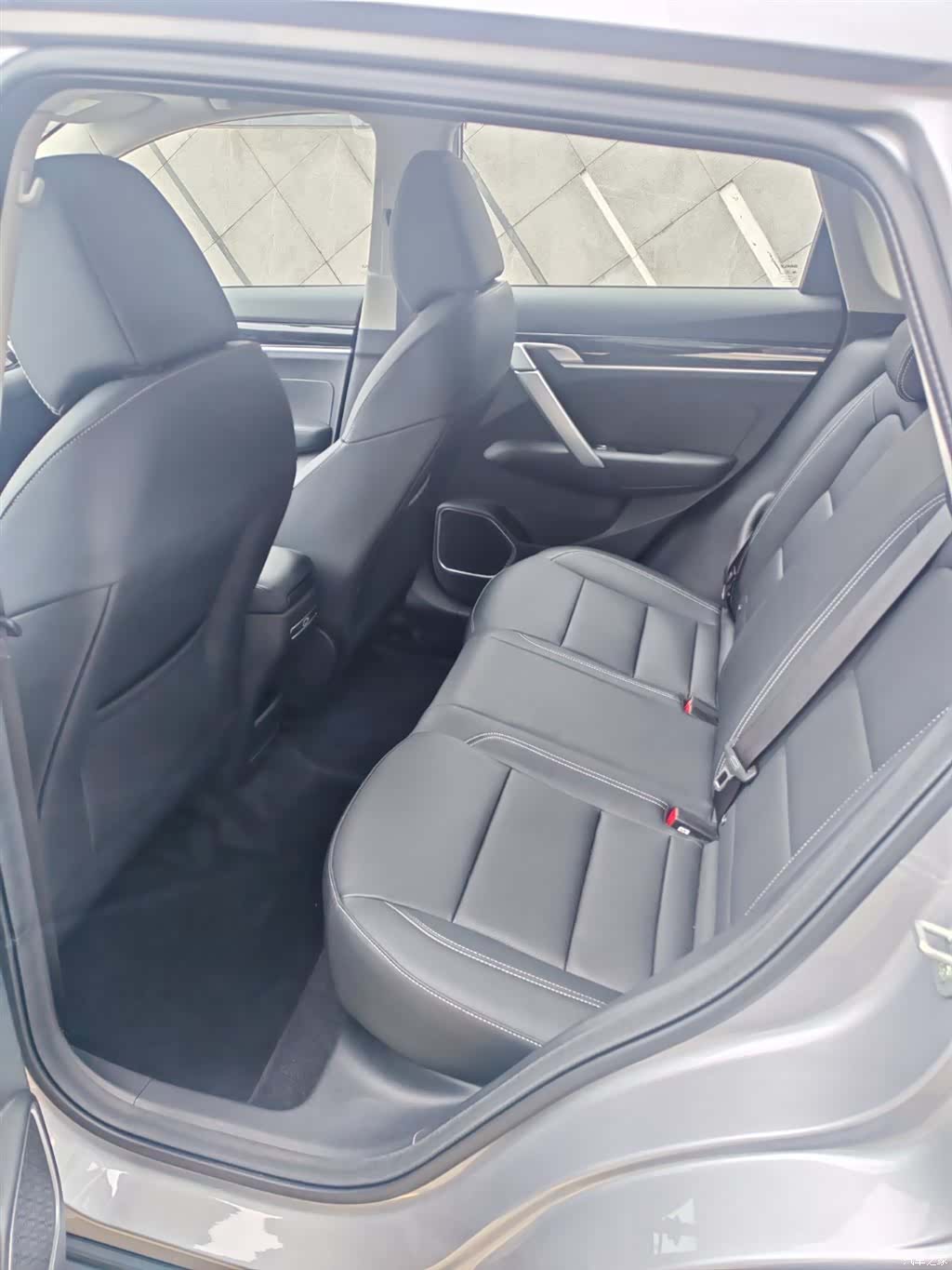Geely Coolray, 2026 14