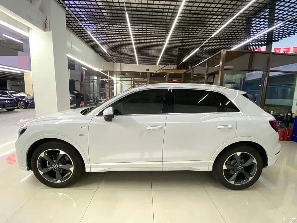 Audi Q3, 2022 все фото