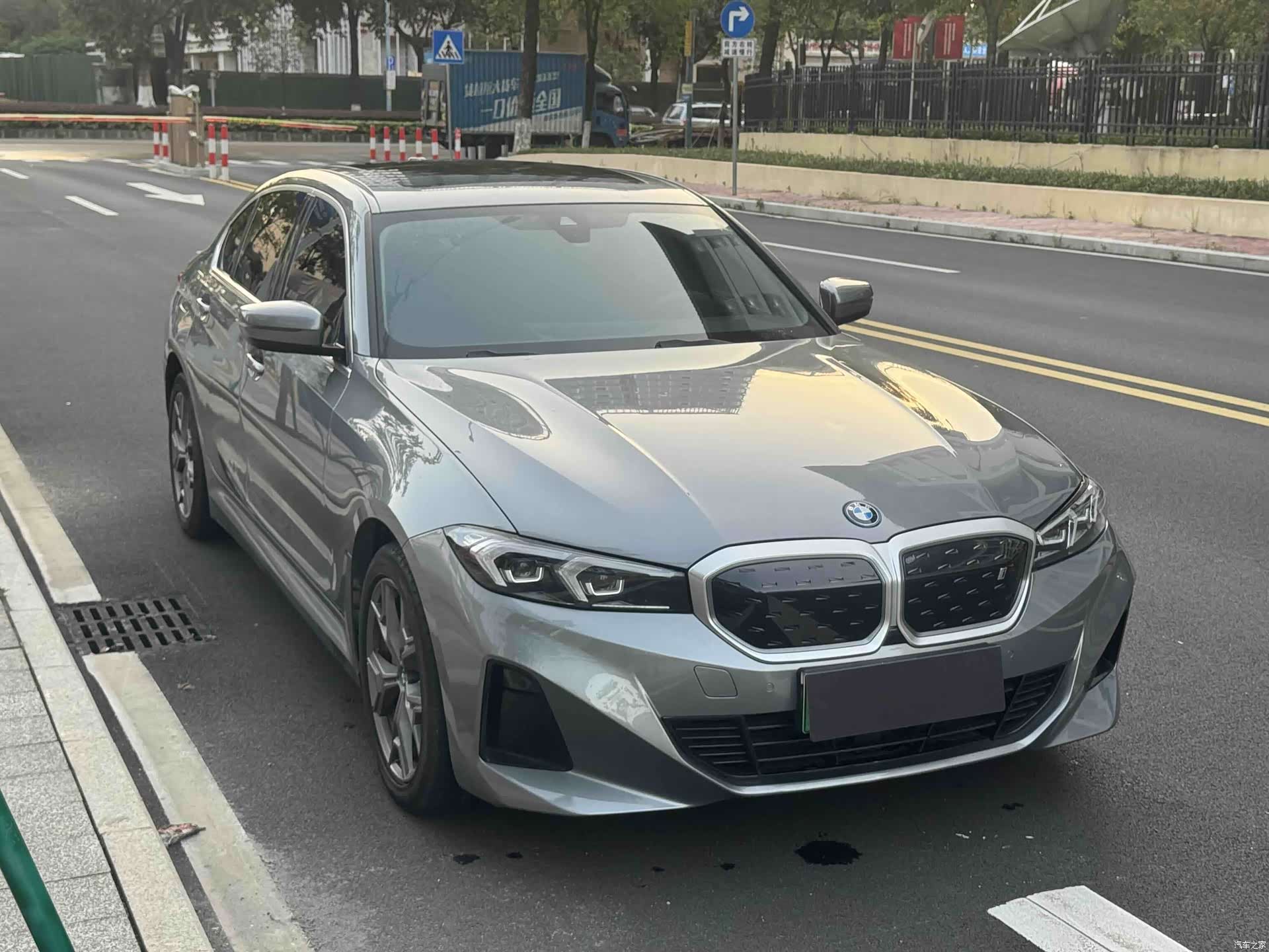 BMW i3, 2023 все фото