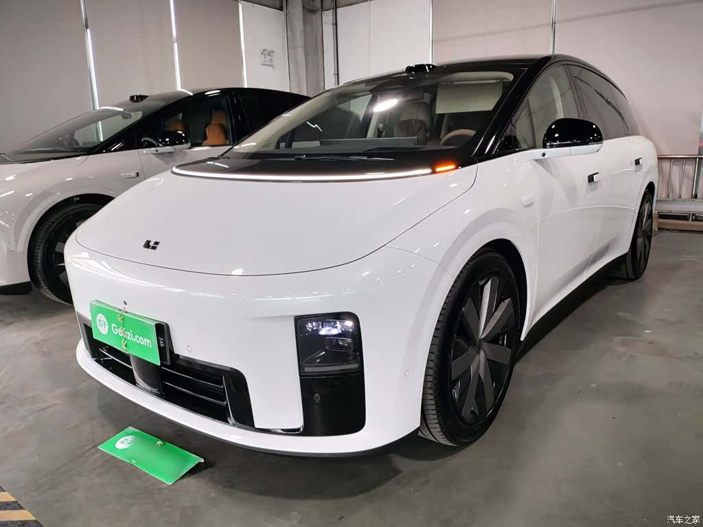 Li Auto i8, 2025 2