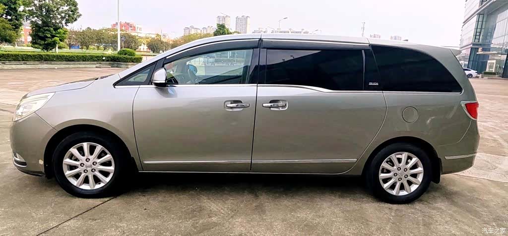 Buick GL8, 2012 3