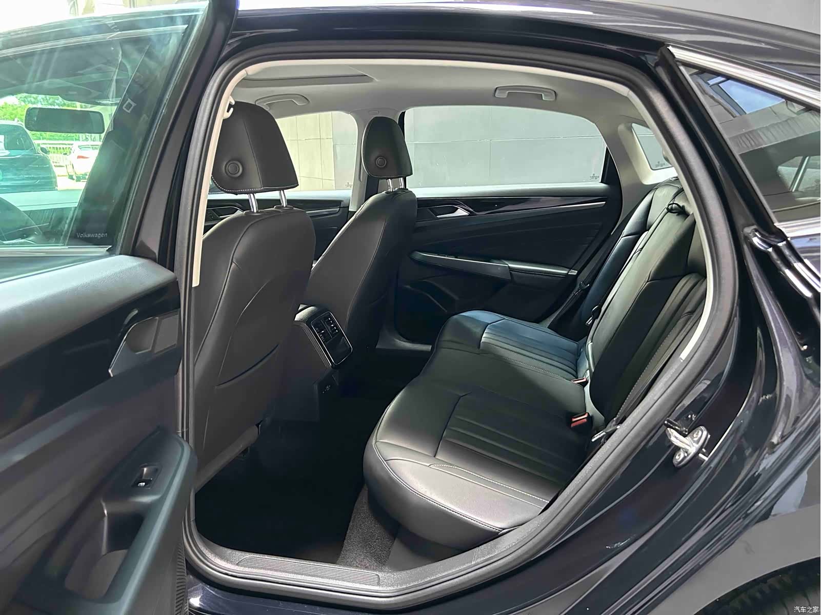 Volkswagen Passat, 2024 все фото