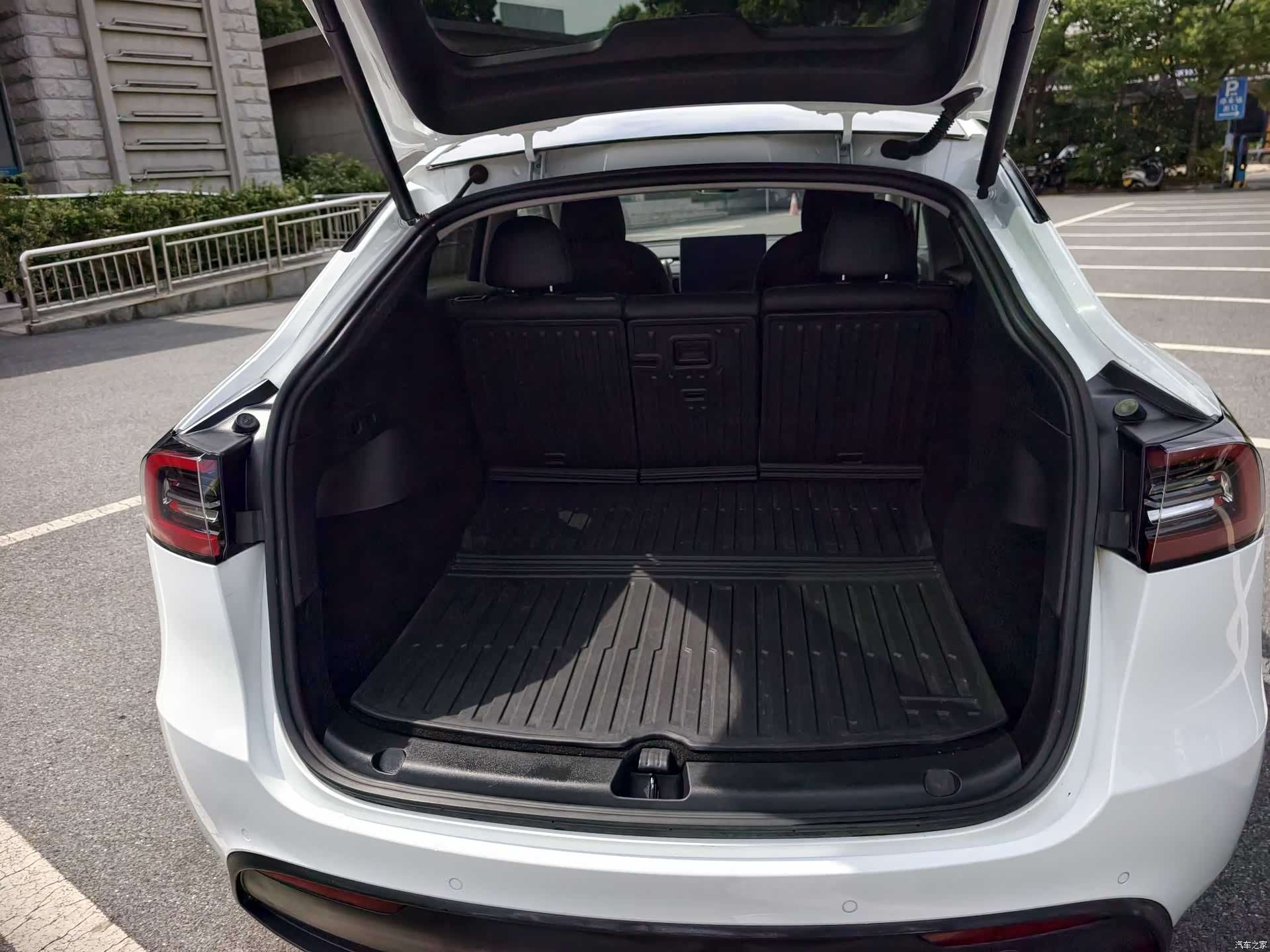 Tesla Model Y, 2022 16