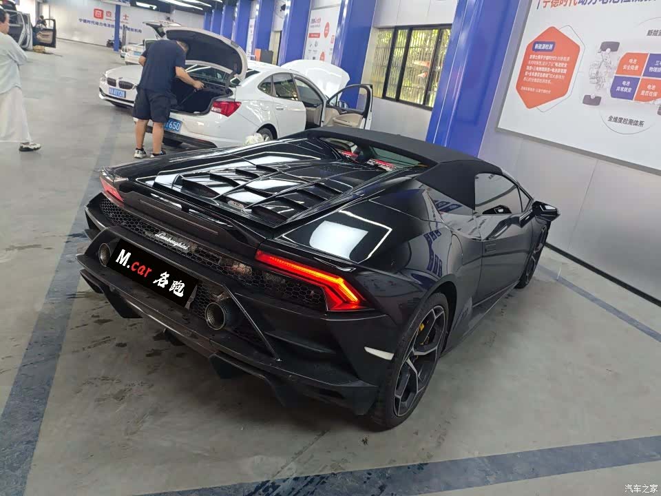 Lamborghini Huracán, 2023 3