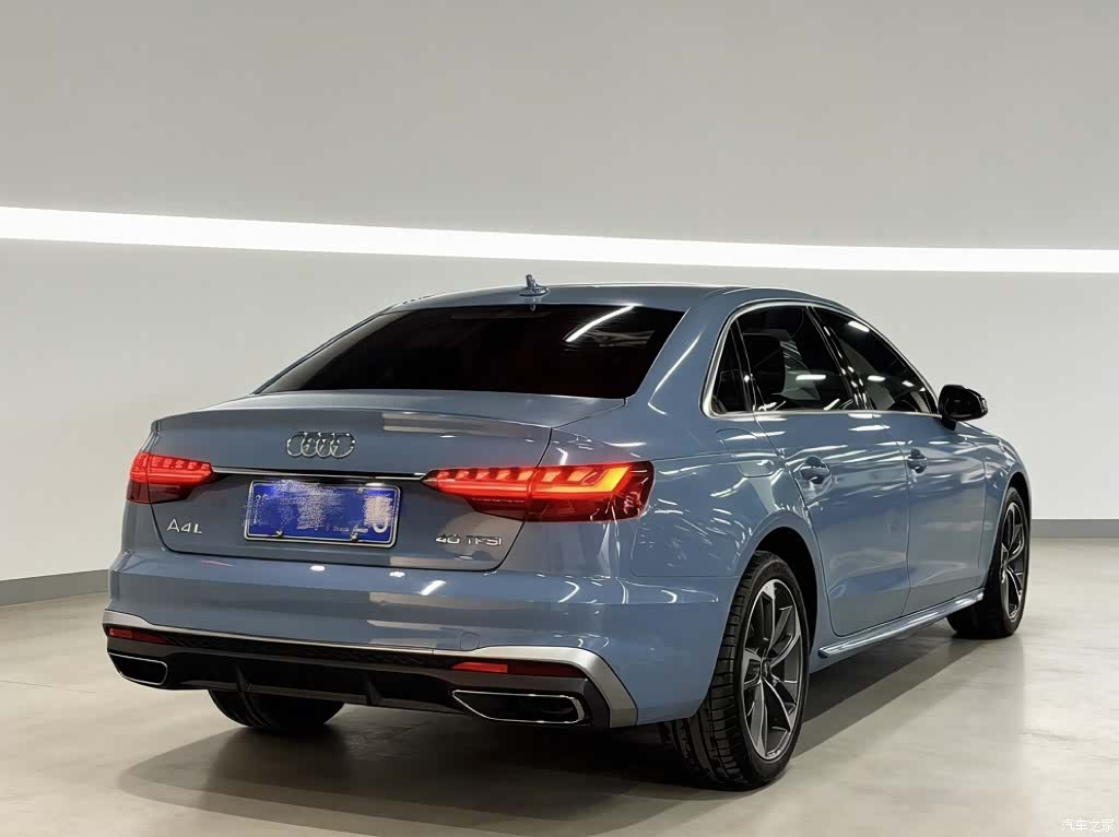 Audi A4L, 2022 все фото