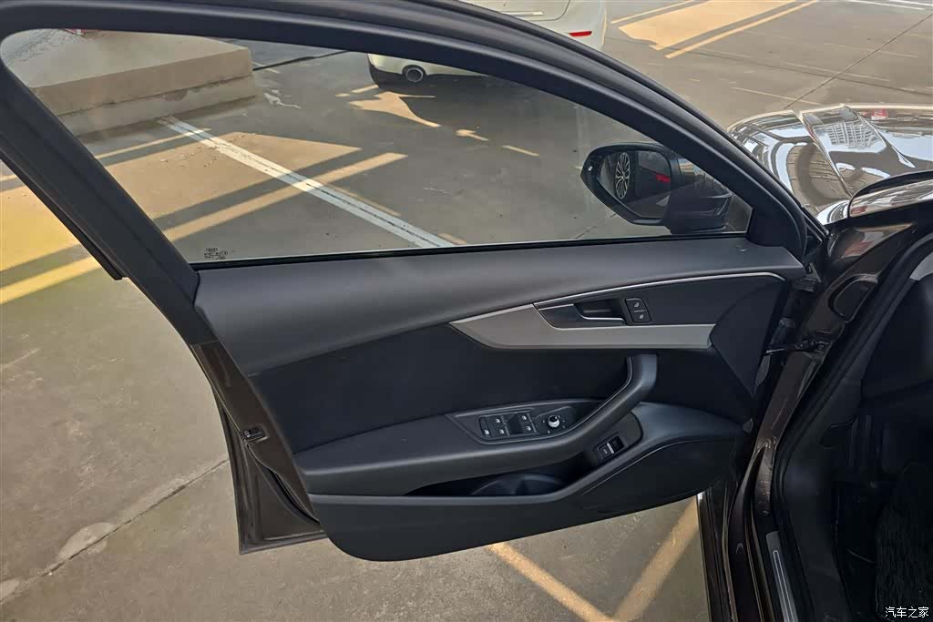Audi A4L, 2018 7