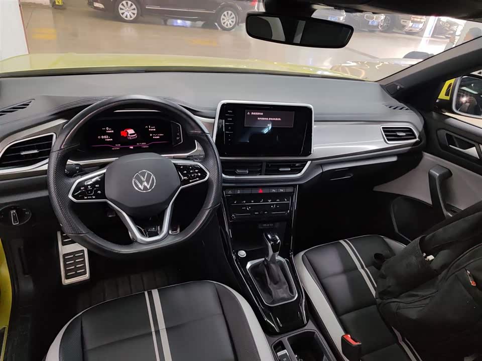 Volkswagen T-ROC exploring Songs