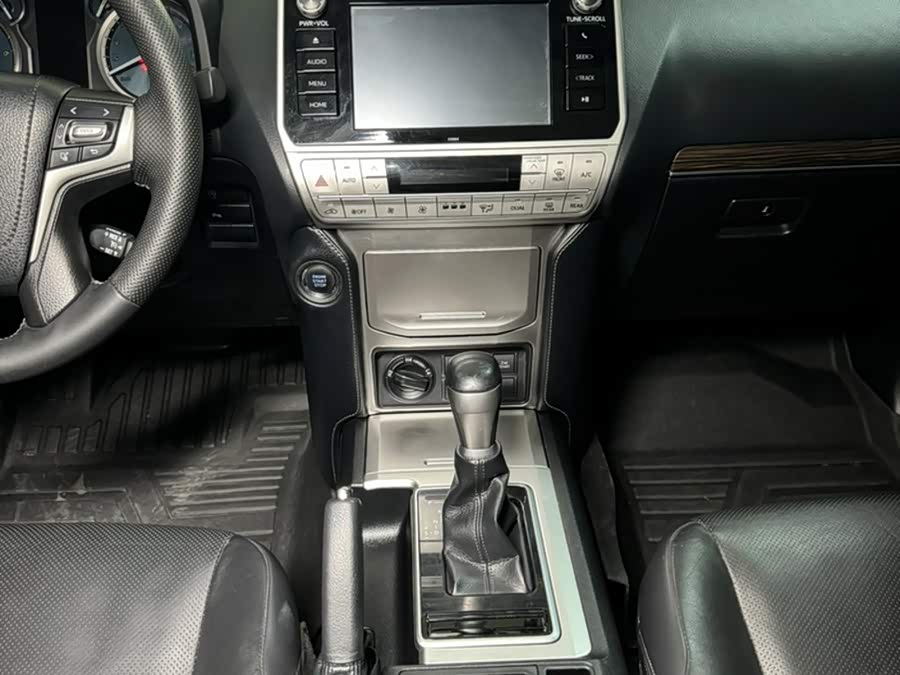 Toyota Prado 2020, фото 17