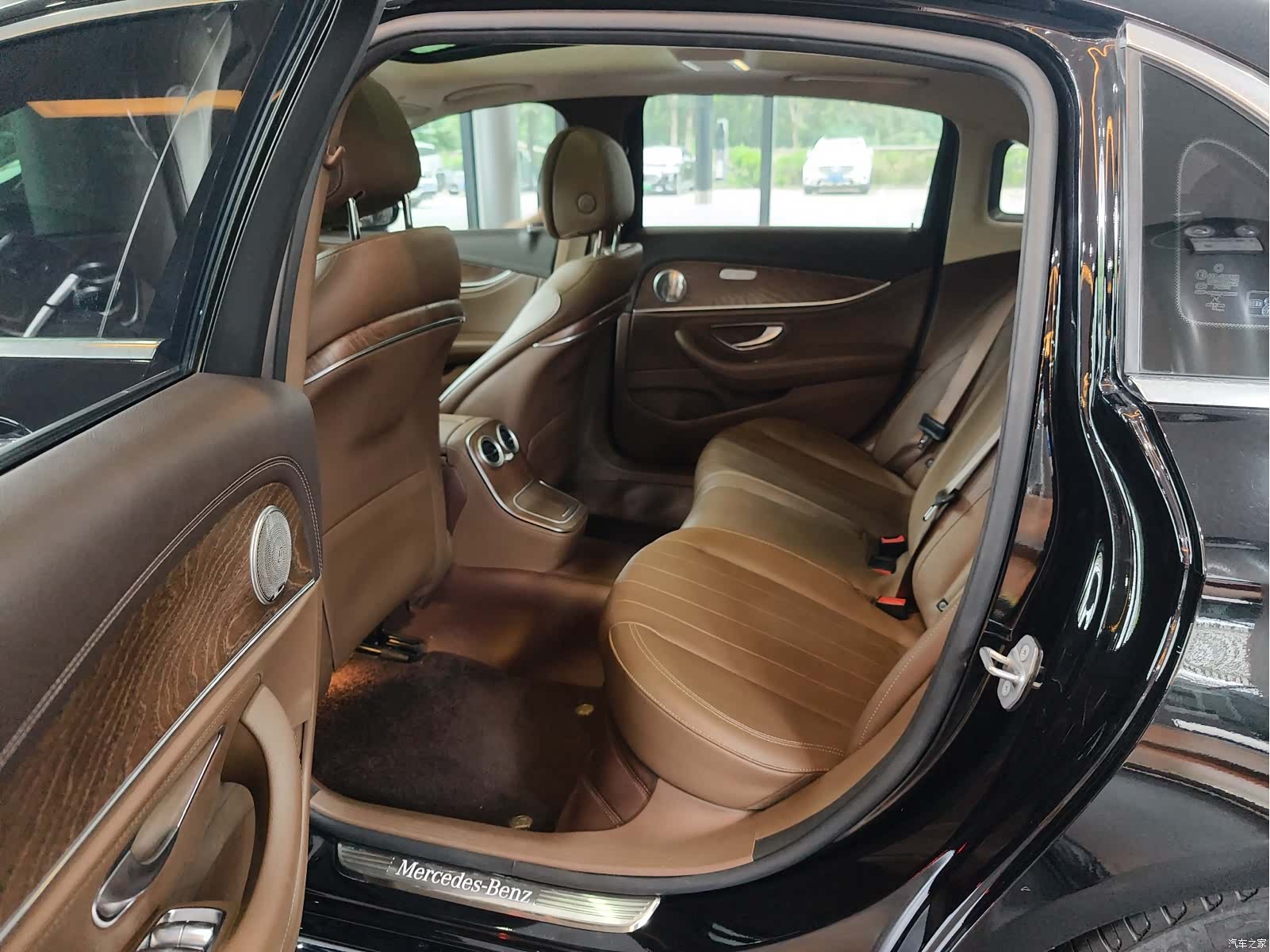 Mercedes-Benz E-Class, 2023 4