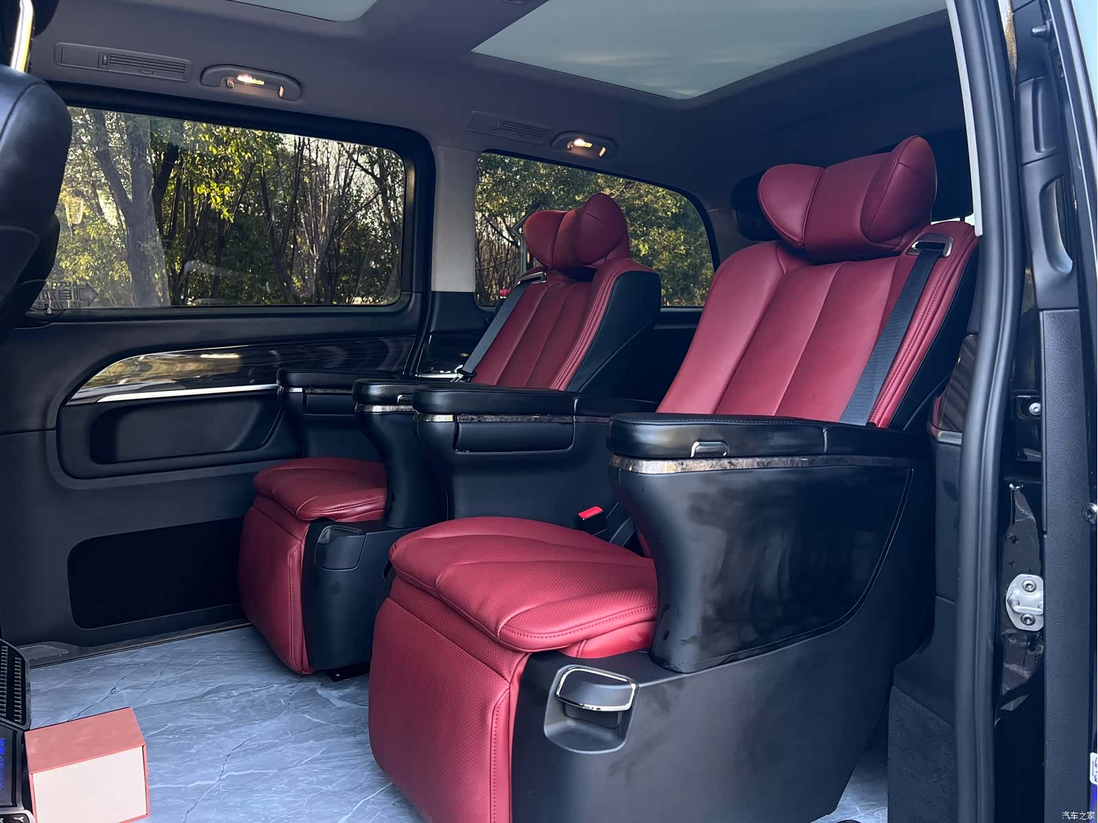Mercedes-Benz V-Class, 2019 9