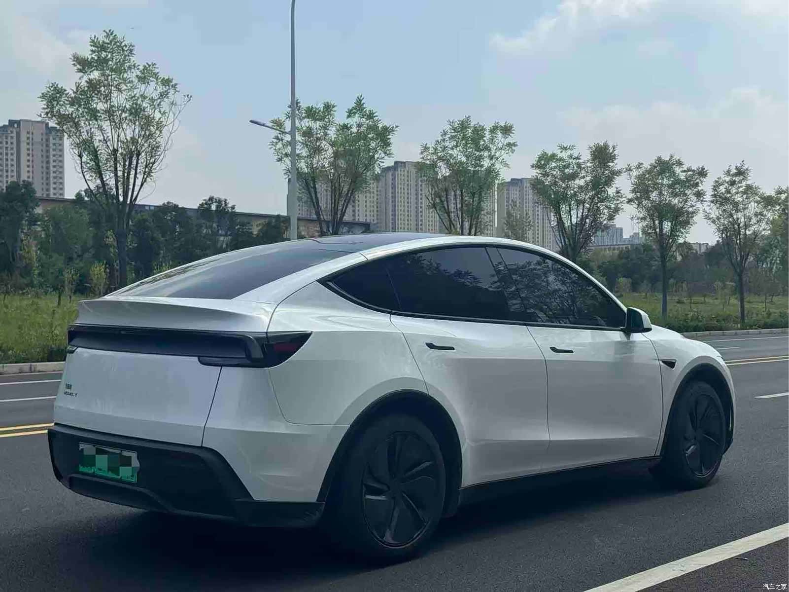 Tesla Model Y, 2025 7