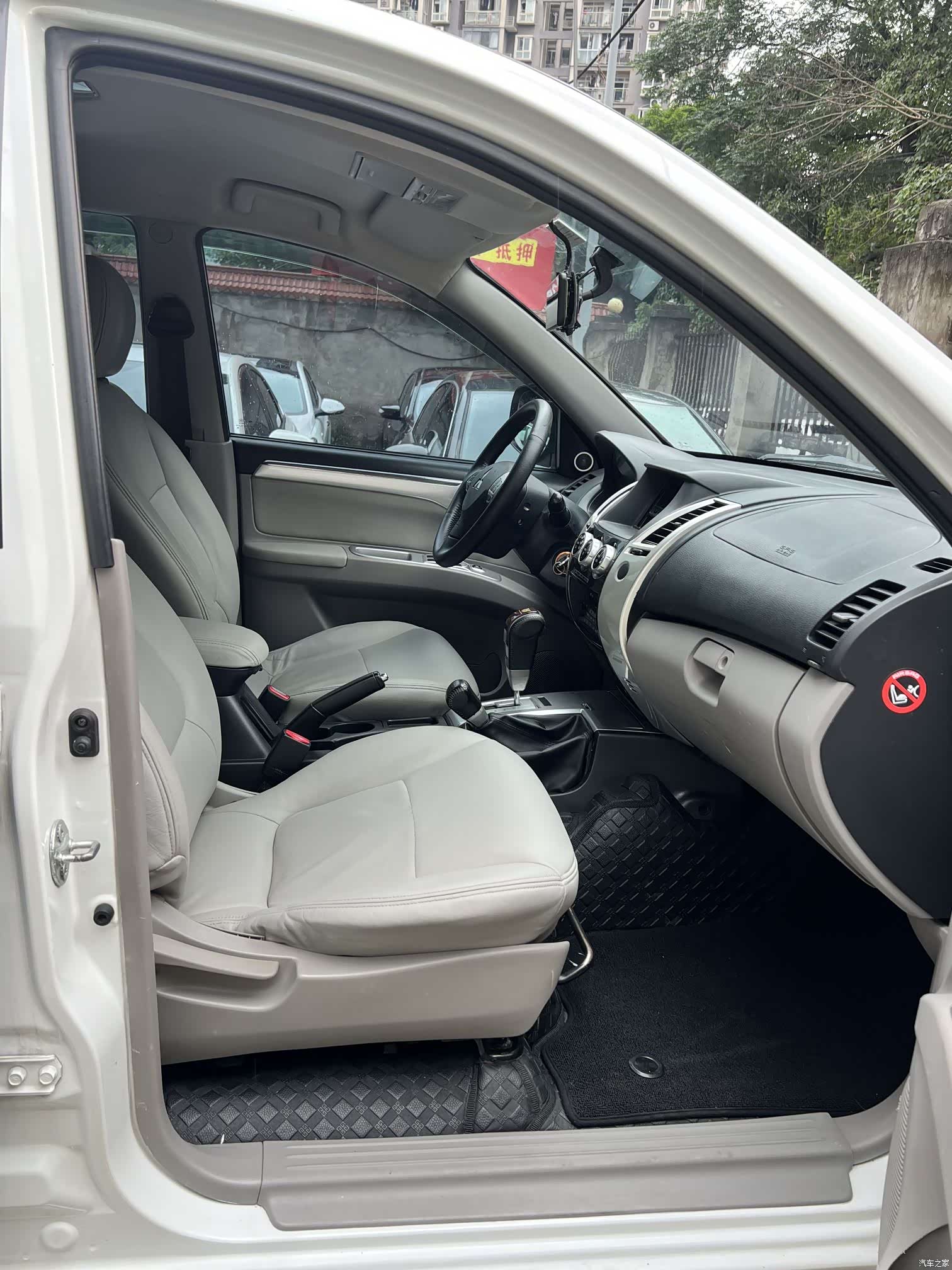 Mitsubishi Pajero, 2015 11