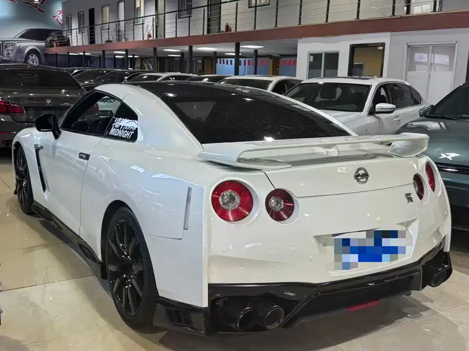 Nissan GT-R