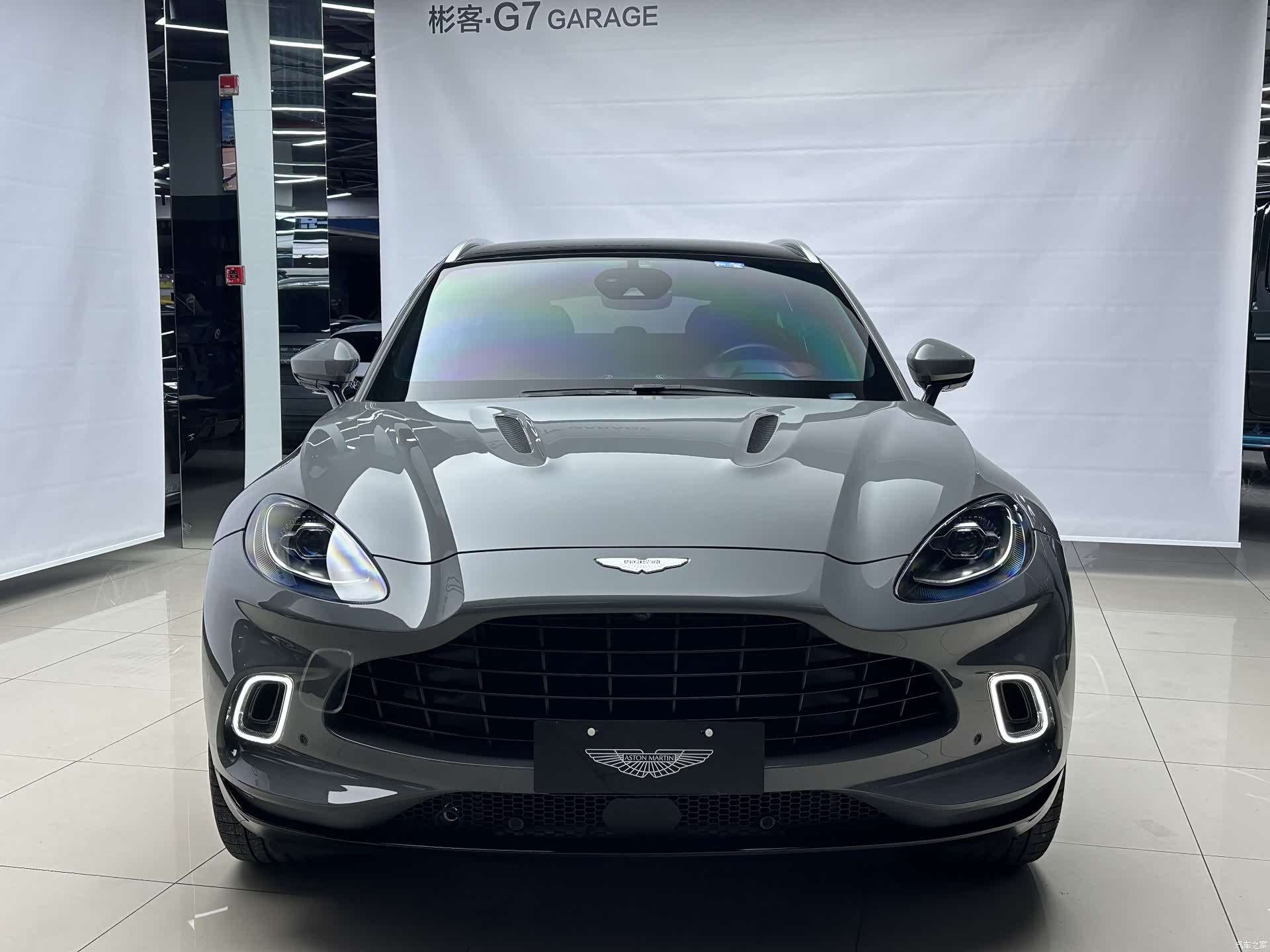 Aston Martin DBX, 2022 2