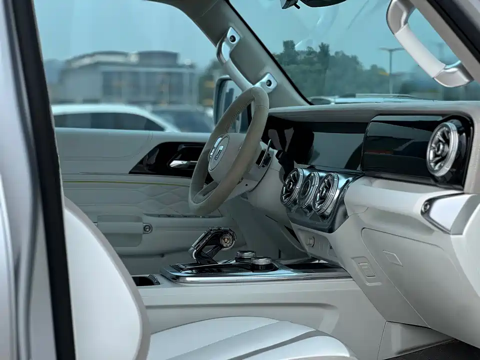 CrossBoundary Co-creation tank 300