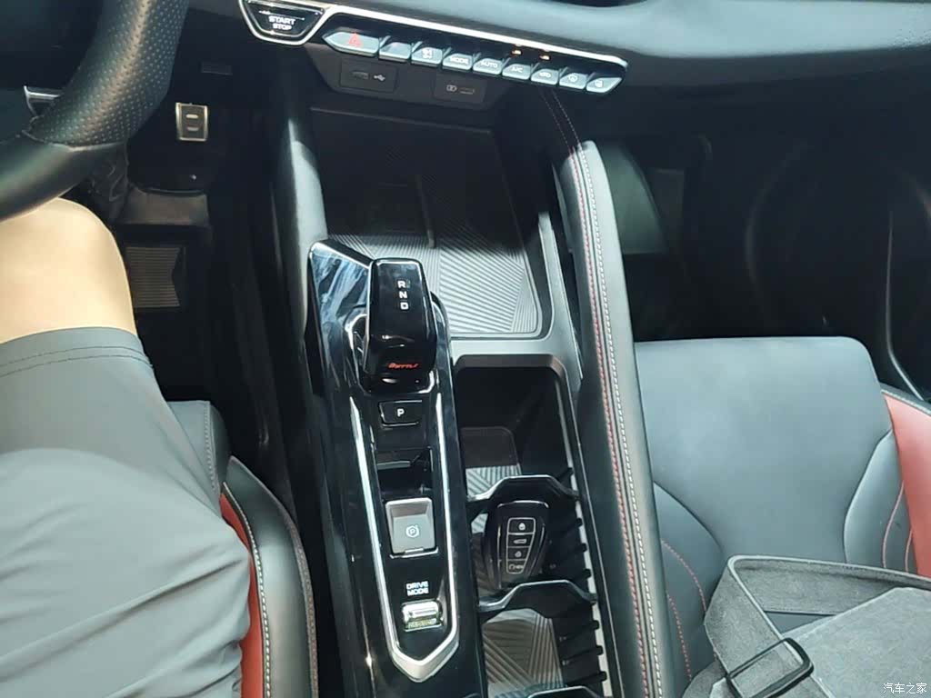 Geely Coolray, 2022 14