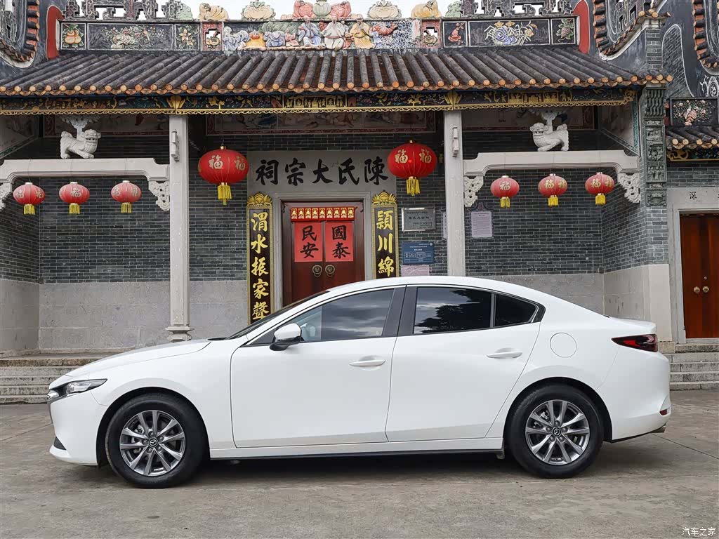 Mazda Mazda3, 2023 10