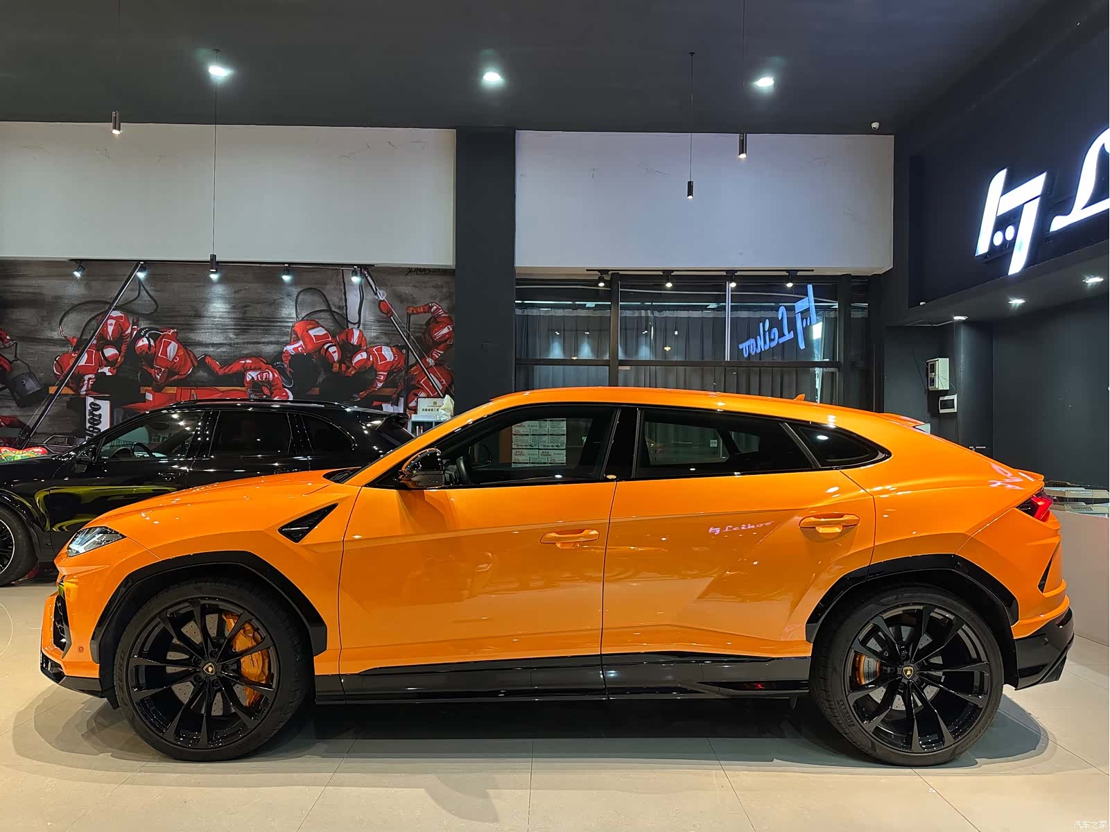 Lamborghini Urus, 2023 4