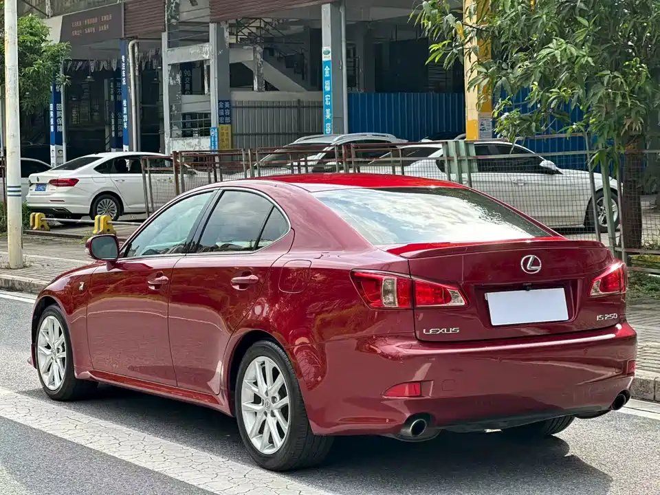 Lexus IS