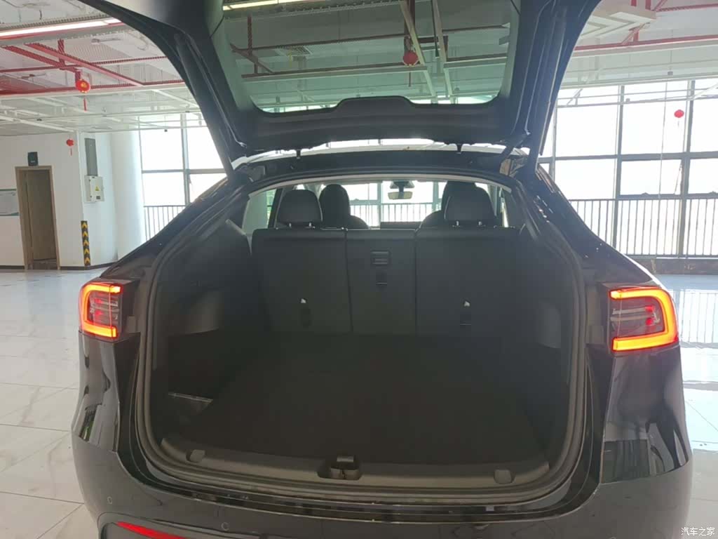 Tesla Model Y, 2023 19