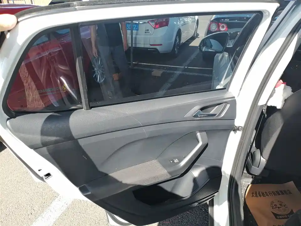 Volkswagen Exploring the shadow