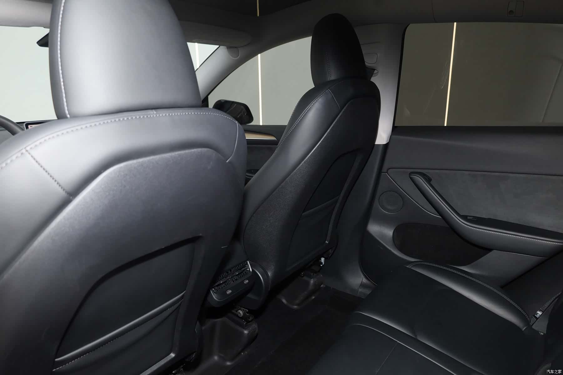Tesla Model Y, 2023 23