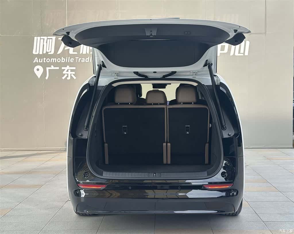 Li Auto MEGA, 2025 14