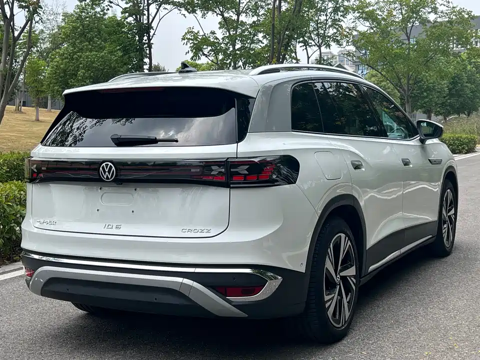 Volkswagen ID.6 CROZZ