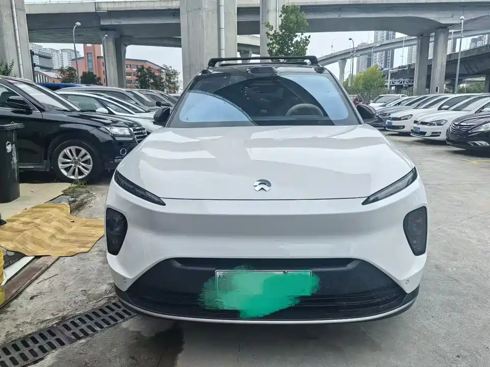 NIO ES8
