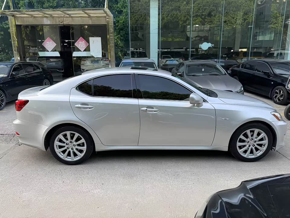 Lexus IS