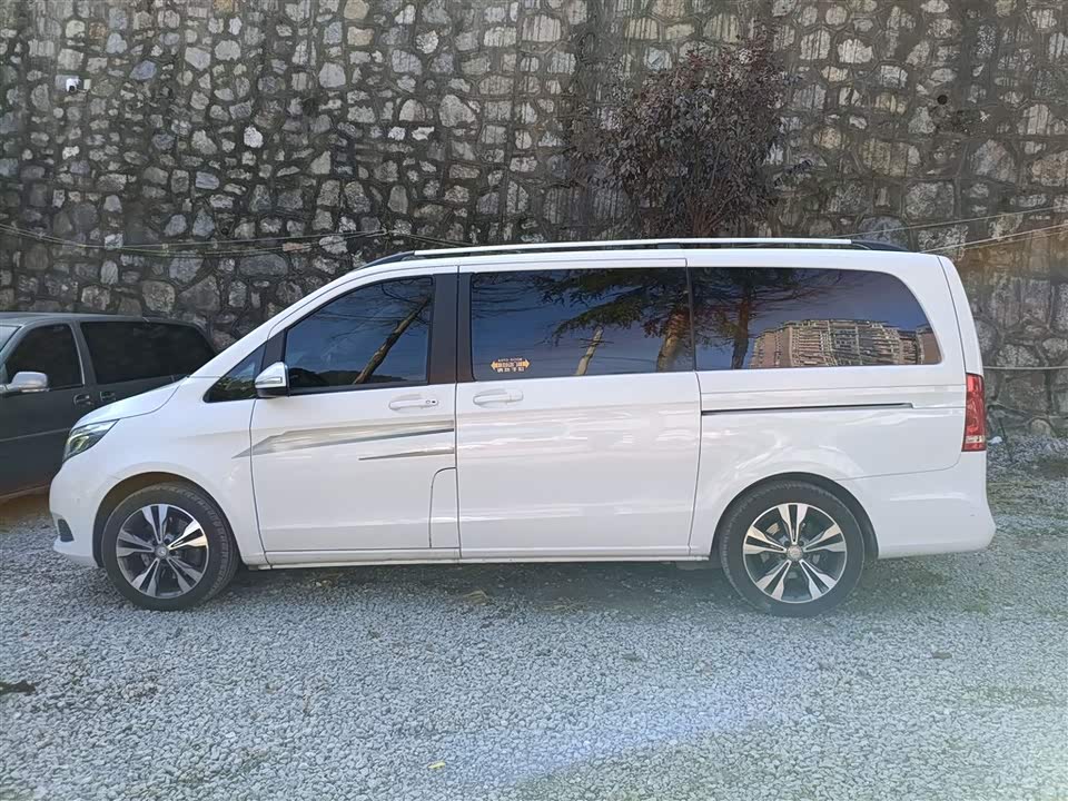 Mercedes-Benz V-class