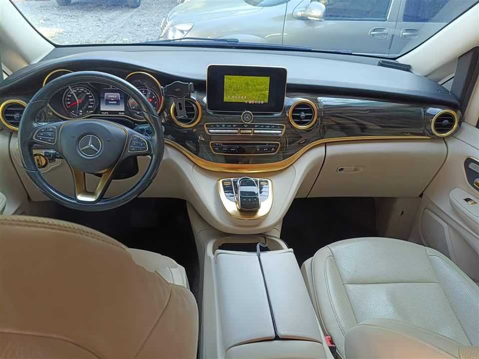 Mercedes-Benz V-class