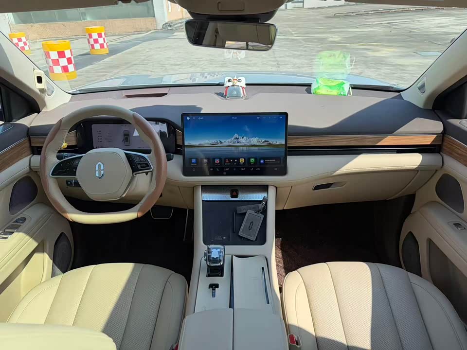 AITO Ask the world M7