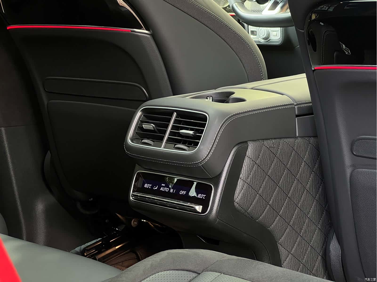 Mercedes-Benz GLS, 2024 14