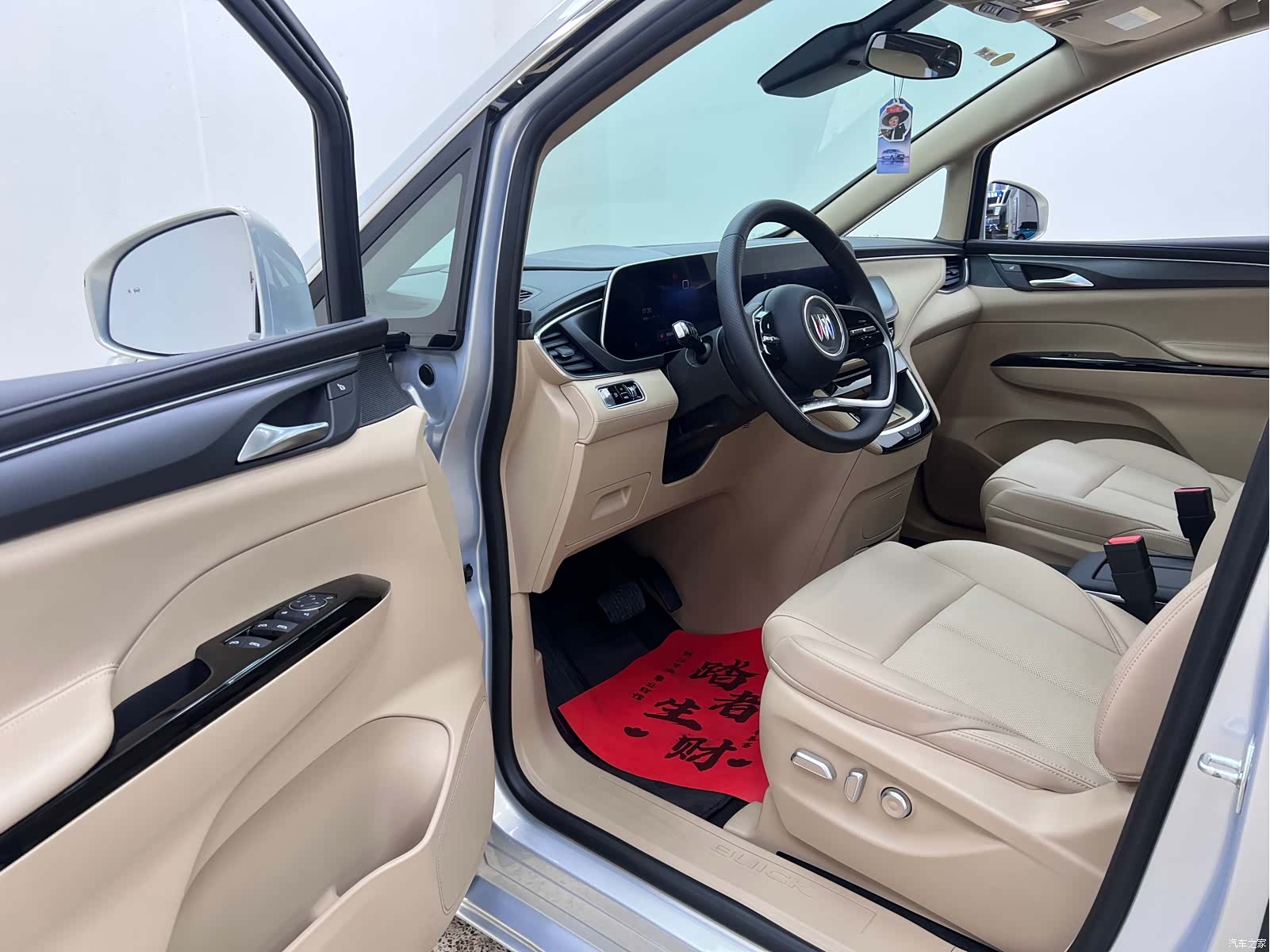 Buick GL8, 2025 13