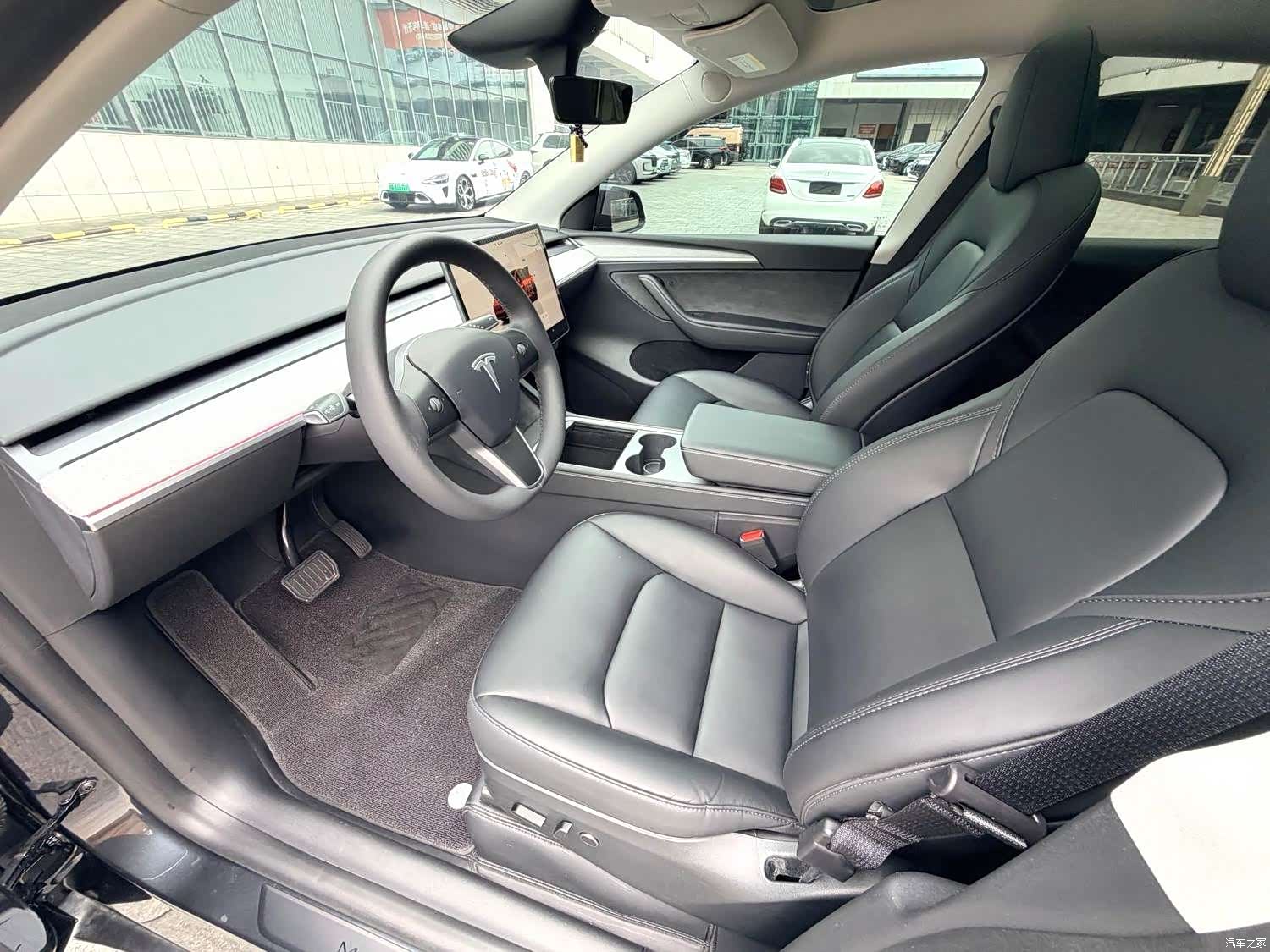 Tesla Model Y, 2024 4