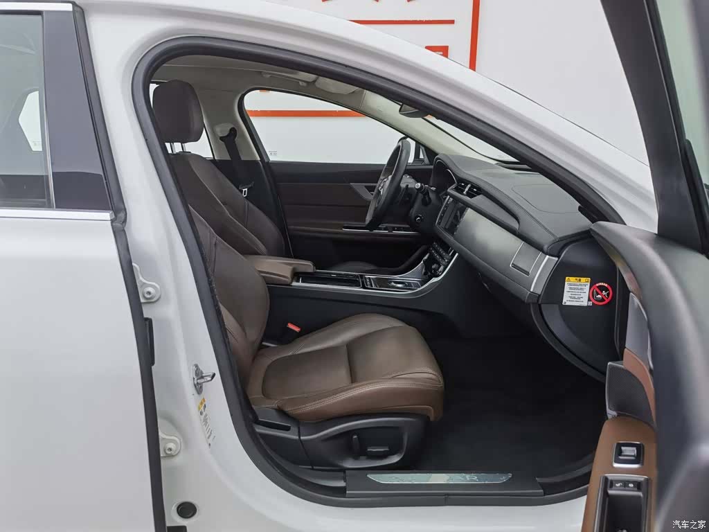 Land Rover XFL, 2017 23