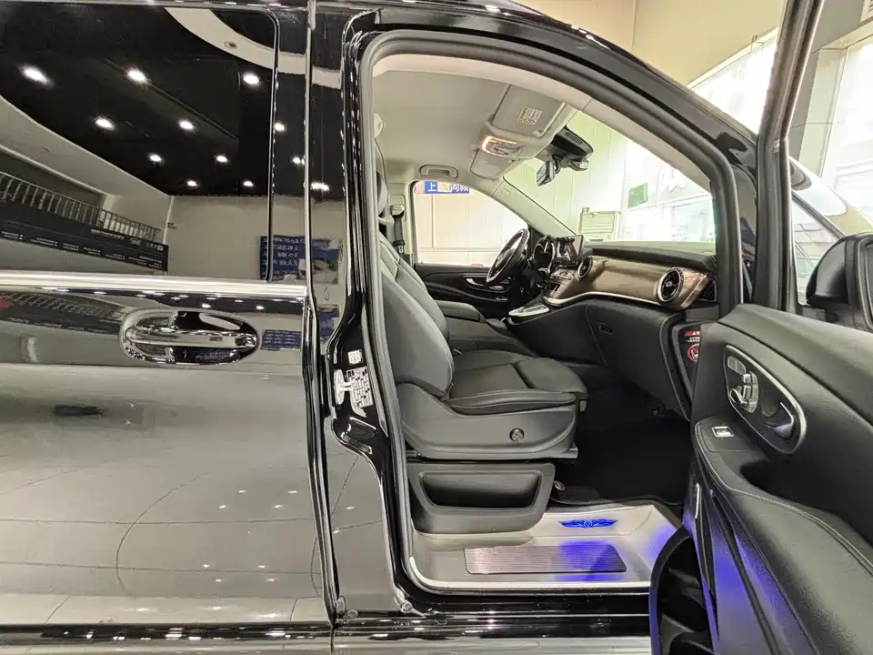 Mercedes-Benz V-class