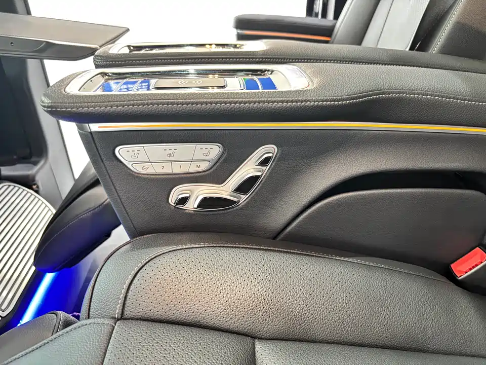 Mercedes-Benz V-class