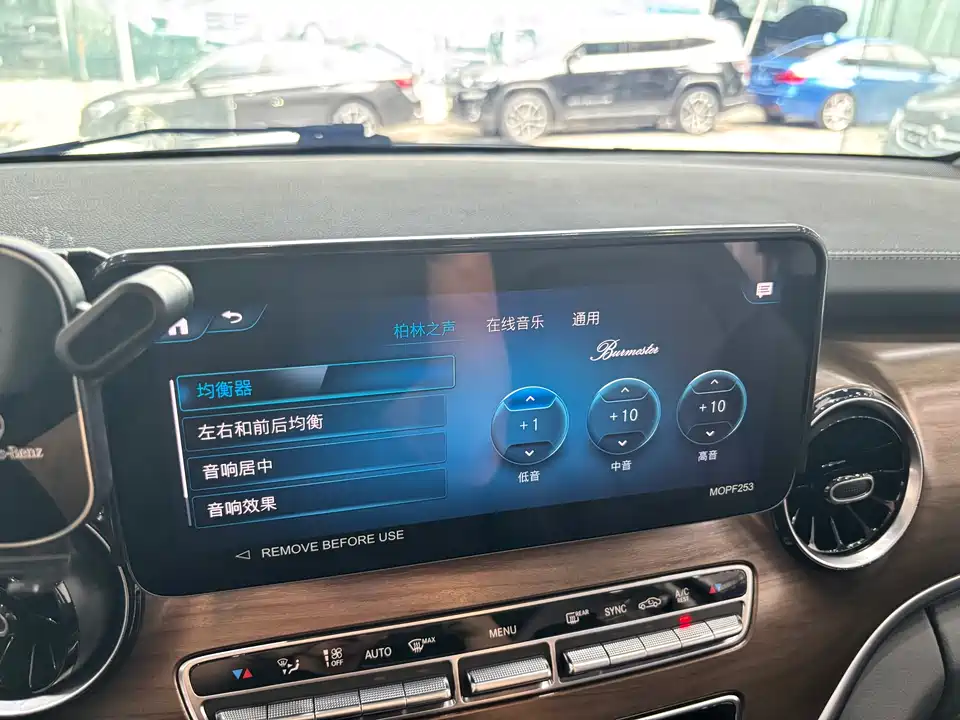 Mercedes-Benz V-class