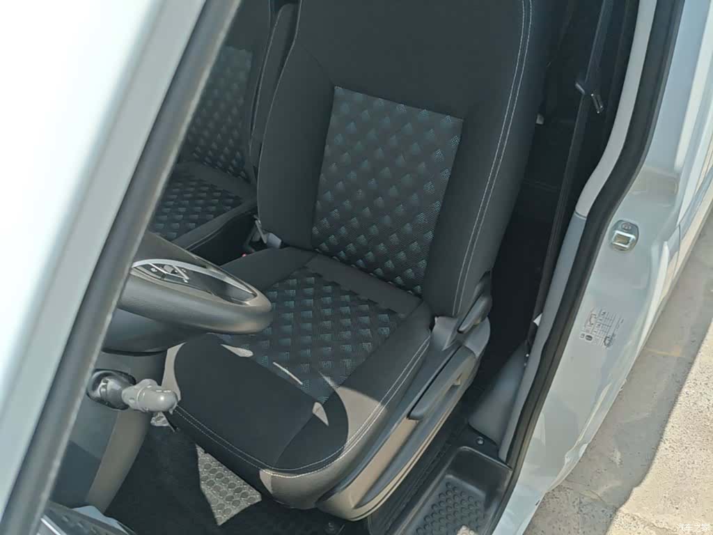 Maxus V80, 2025 15
