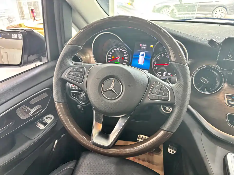 Mercedes-Benz V-class