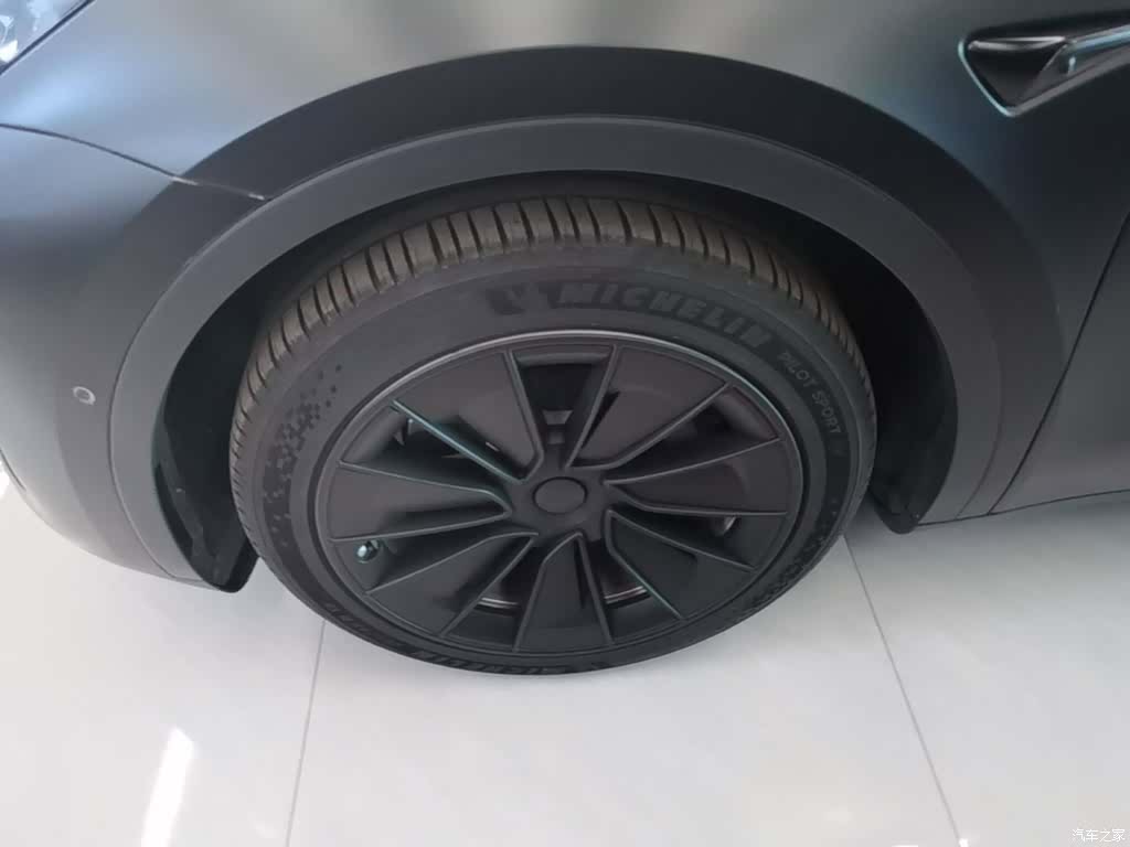 Tesla Model Y, 2022 23