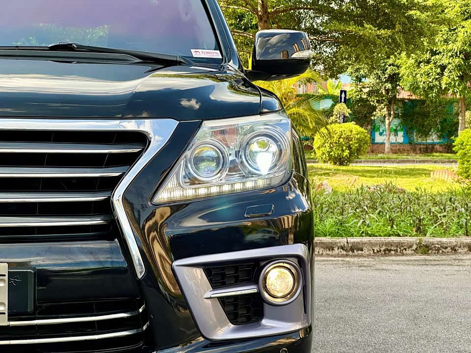 Lexus LX