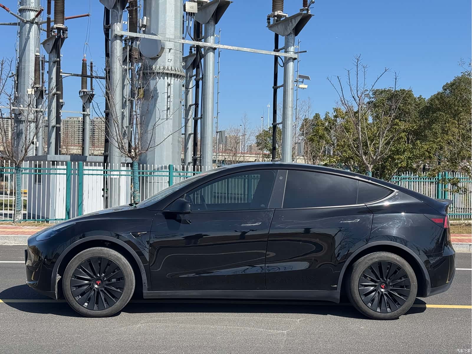 Tesla Model Y, 2023 4
