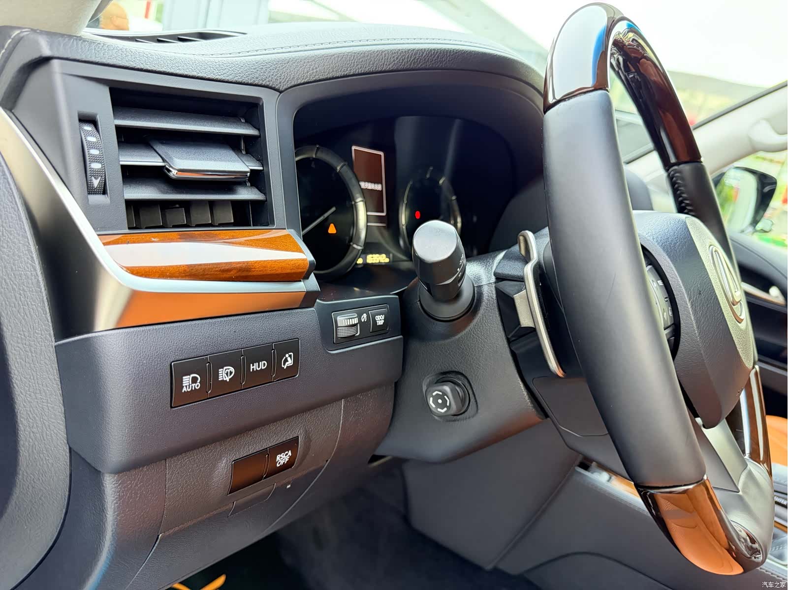 Lexus LX, 2017 12